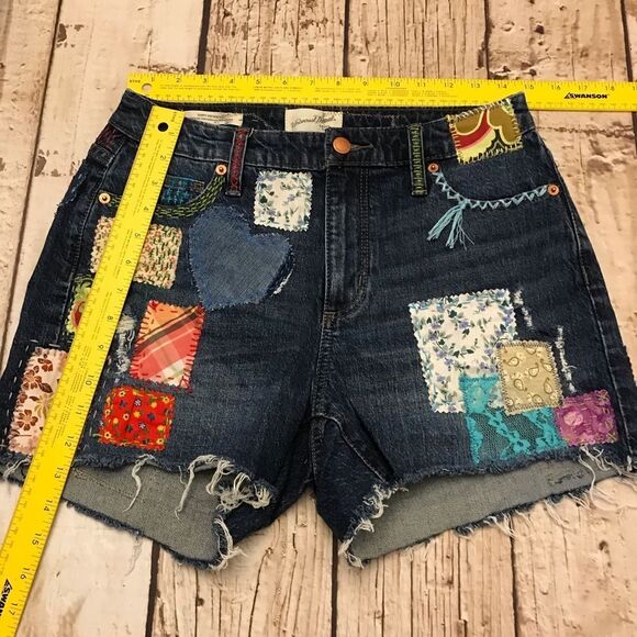 OOAK Universal Thread Womens Upcycled “Free Spirit” Cut Off Denim Shorts Sz 4/27 - Picture 12 of 16